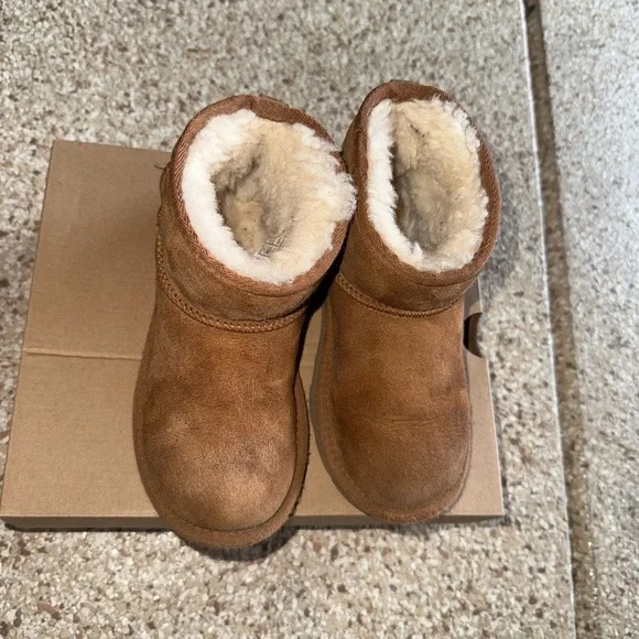 UGG Brown Kids Boots - Picture 9 of 9